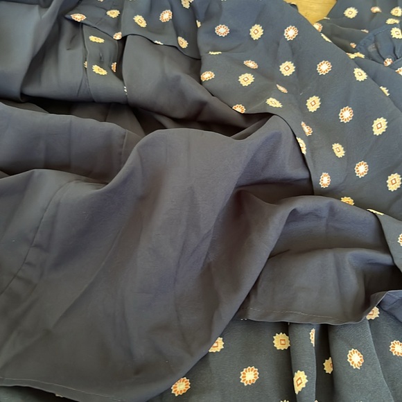 Banana Republic Long Sleeve Navy Print dress. Size 4 NWT - Picture 4 of 8